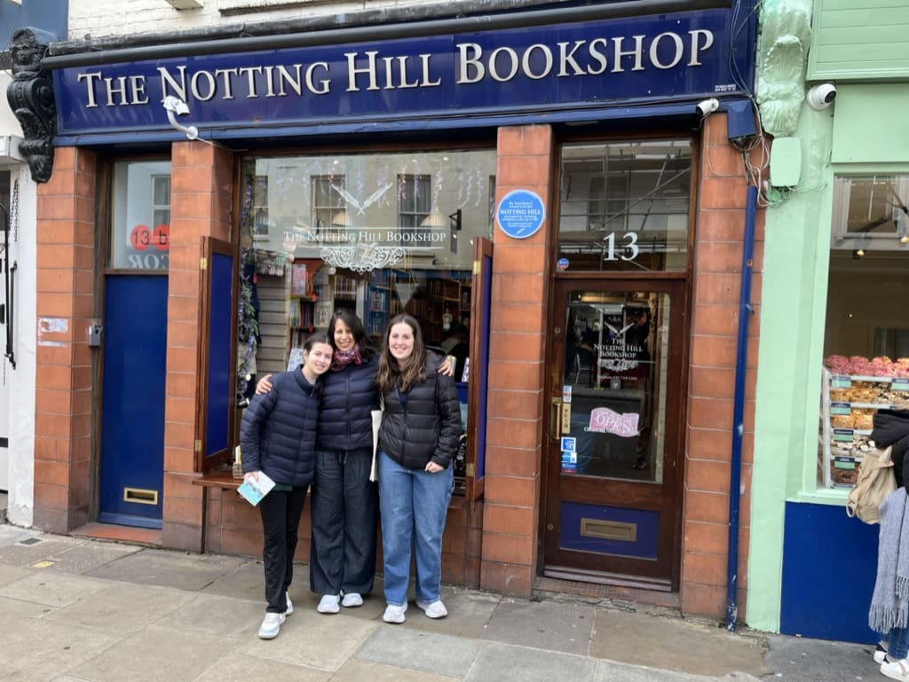 Strolling Through Notting Hill neighborhood and Portobello Market