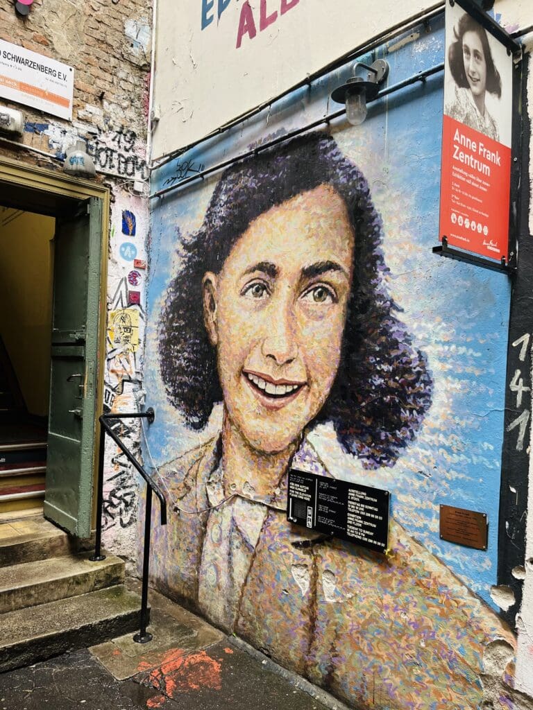 Anne Frank Center in Hackesche Höfe in Mitte
